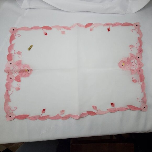 VTG 4 Hand Applique Embroidered Organdy Linen Placemats Pink White By Brode Main - Picture 14 of 14